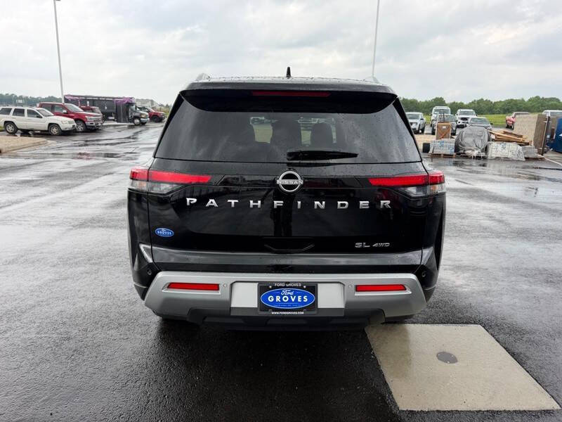2025 Nissan Pathfinder SL