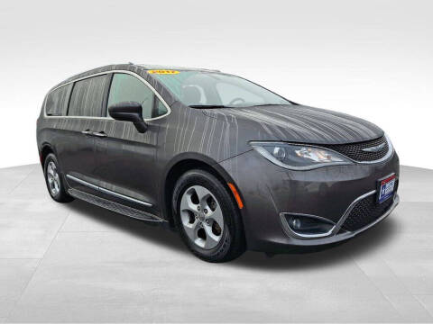 2017 Chrysler Pacifica for sale at Lucas Chrysler Jeep Dodge Ram in Lumberton NJ