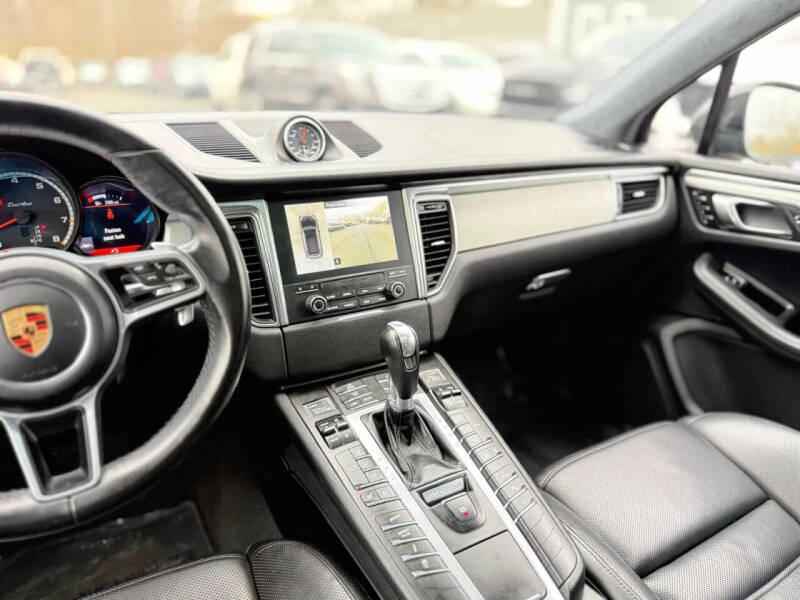 2018 Porsche Macan Turbo