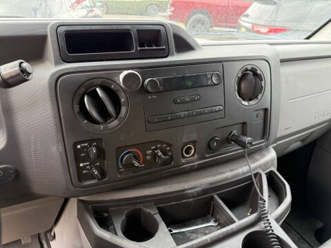 2009 Ford E-Series E-350 SD XLT