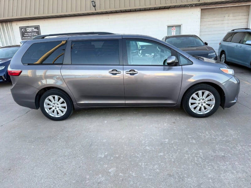 2017 Toyota Sienna XLE Premium 7-Passenger