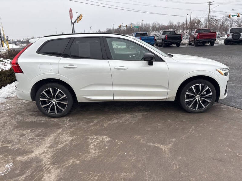 2025 Volvo XC60 B5 Plus Dark Theme