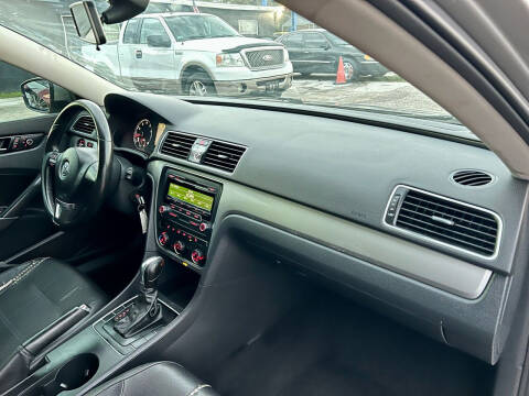 2014 Volkswagen Passat 1.8T Wolfsburg Edition PZEV