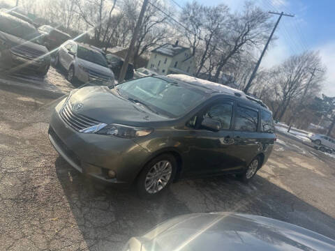 2014 Toyota Sienna XLE 8-Passenger