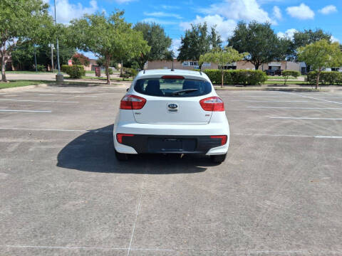 2016 Kia Rio 5-Door LX