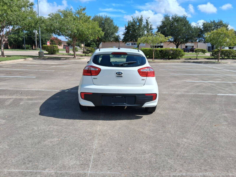 2016 Kia Rio 5-Door LX