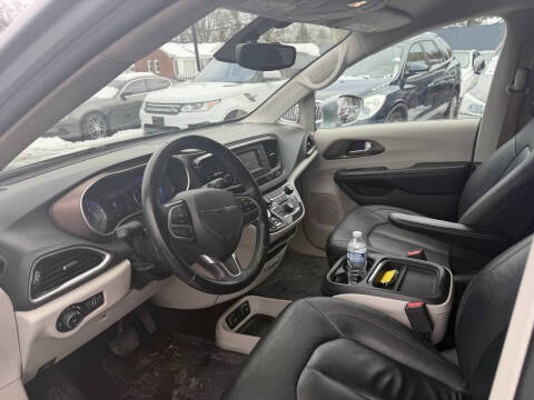 2017 Chrysler Pacifica Touring-L