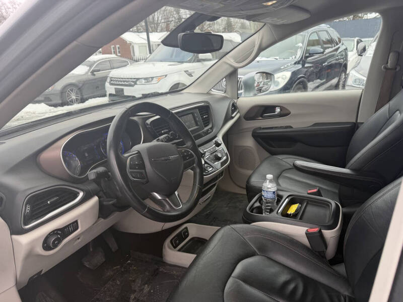 2017 Chrysler Pacifica Touring-L