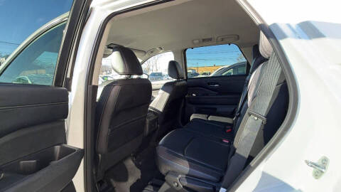 2022 Nissan Pathfinder SL