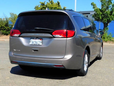 2017 Chrysler Pacifica Touring-L