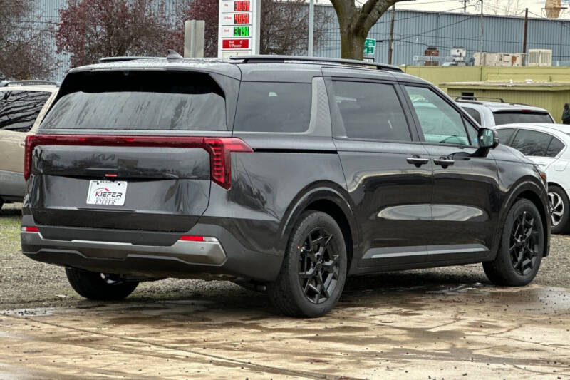 2025 Kia Carnival SX