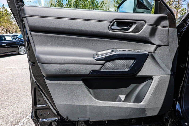 2025 Nissan Pathfinder S