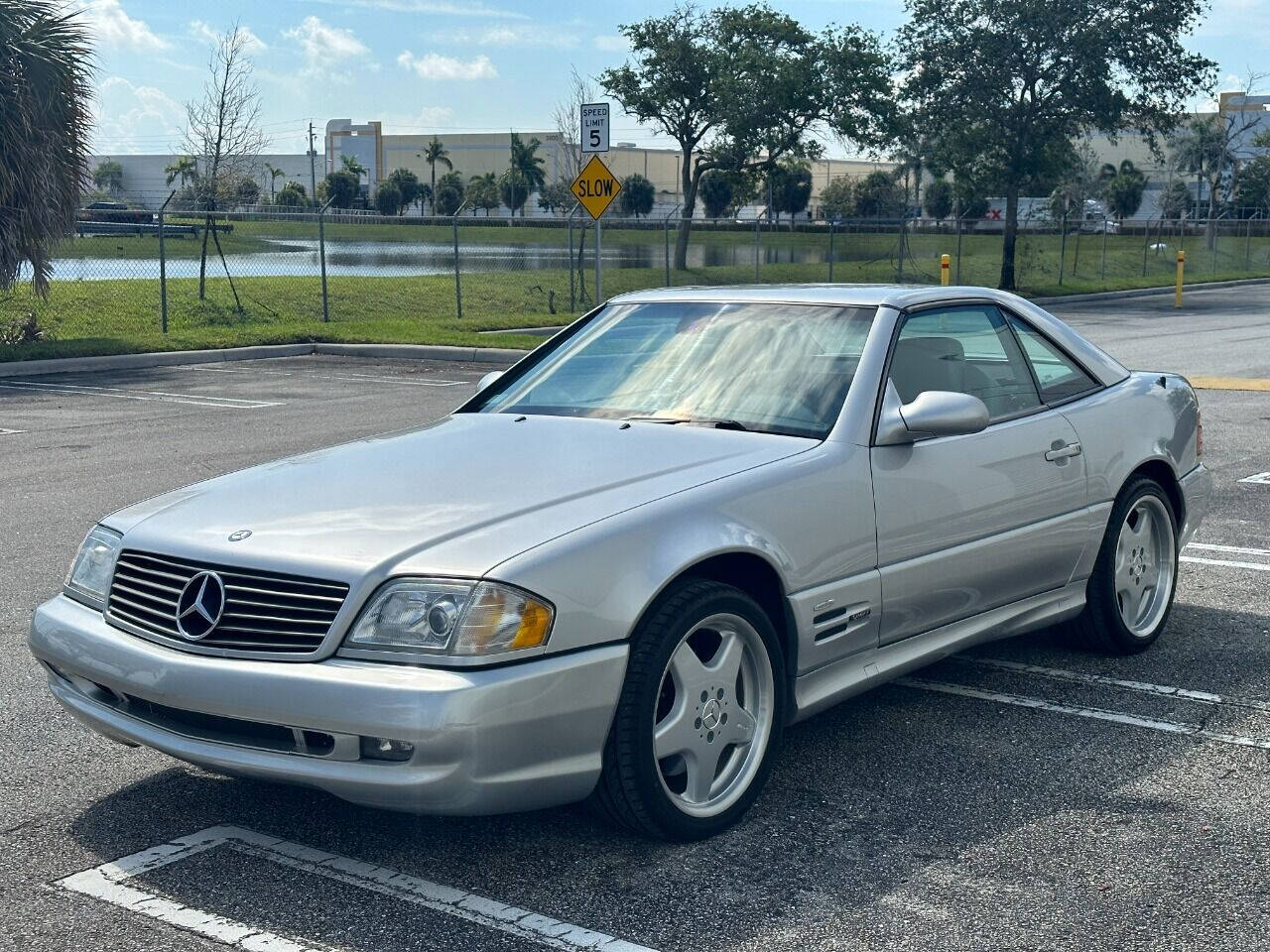 2000 Mercedes-Benz SL-Class  - $15,900