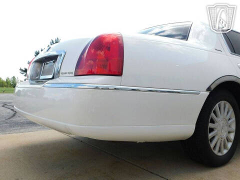 2003 Lincoln Town Car Executive