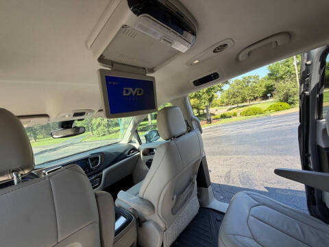 2017 Chrysler Pacifica Touring-L