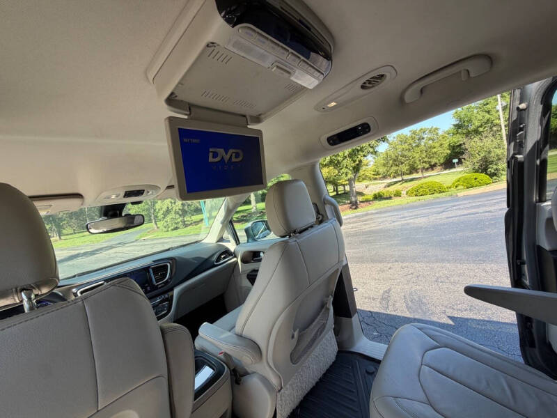 2017 Chrysler Pacifica Touring-L