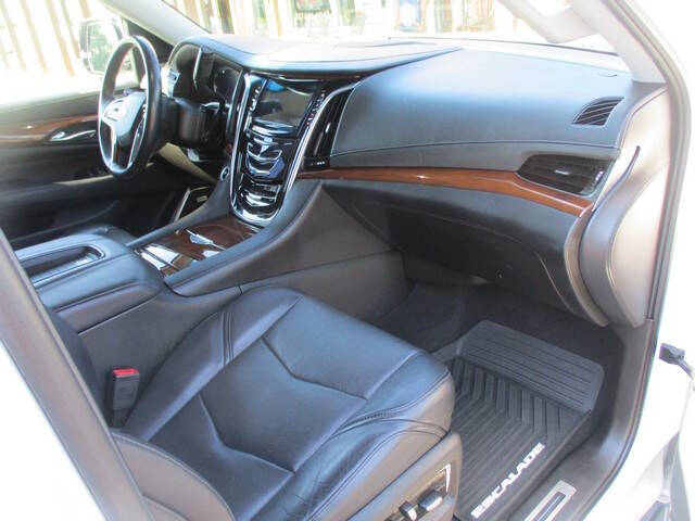 2018 Cadillac Escalade Luxury