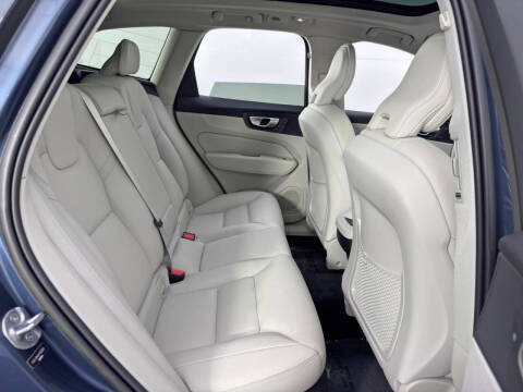 2023 Volvo XC60 B5 Plus Dark Theme