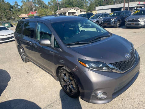 2017 Toyota Sienna SE 8-Passenger