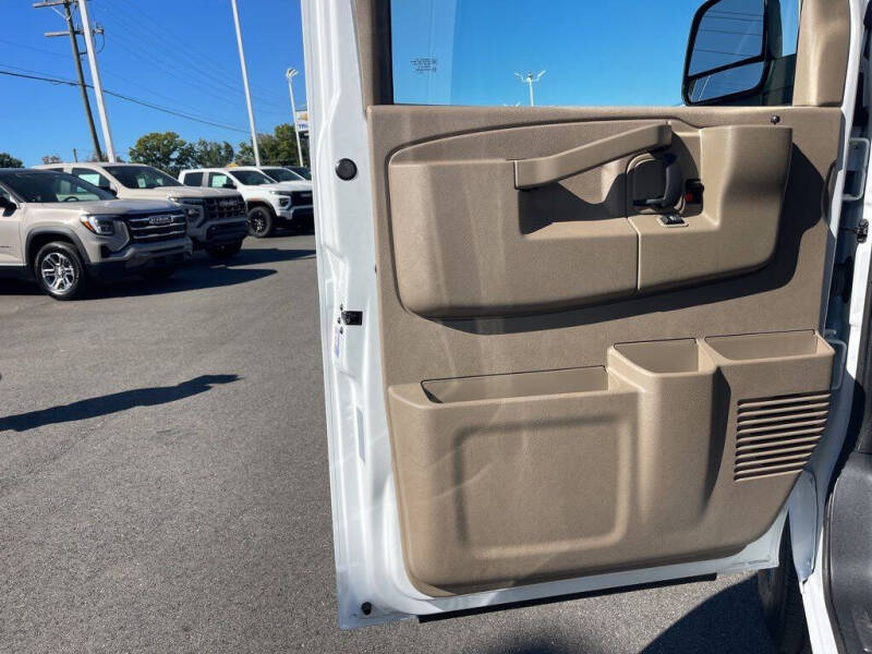 2025 Chevrolet Express 2500