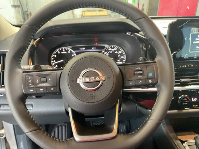 2025 Nissan Pathfinder SL