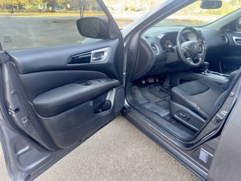 2017 Nissan Pathfinder SV