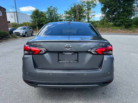 2022 Nissan Versa SV