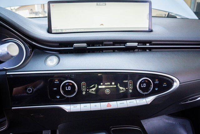 2025 Genesis GV70 2.5T Standard