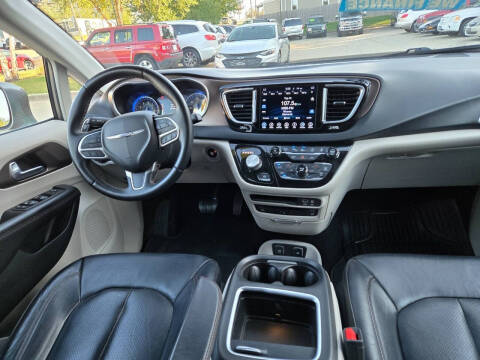 2017 Chrysler Pacifica Touring-L Plus