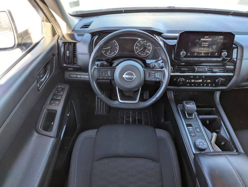 2023 Nissan Pathfinder SV