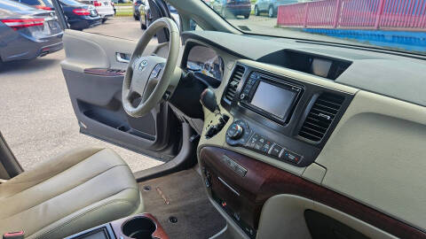 2014 Toyota Sienna XLE 7-Passenger Auto Access Seat