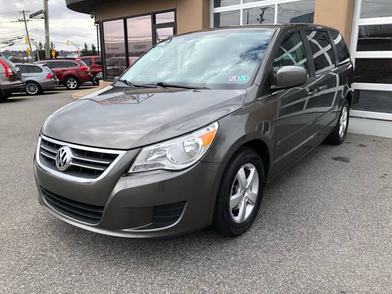 2010 Volkswagen Routan for sale at MAGIC AUTO SALES in Little Ferry NJ