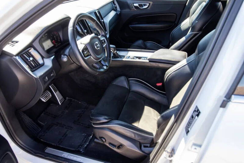 2019 Volvo XC60 T5 R-Design