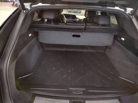 2025 Cadillac LYRIQ Luxury 3