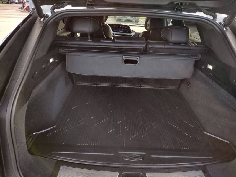 2025 Cadillac LYRIQ Luxury 3