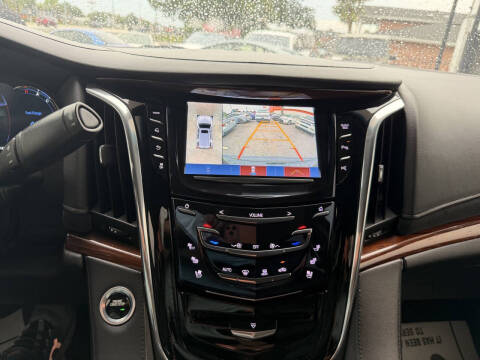 2017 Cadillac Escalade Standard