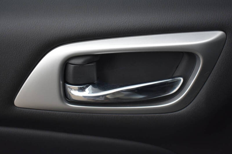 2016 Nissan Pathfinder SL