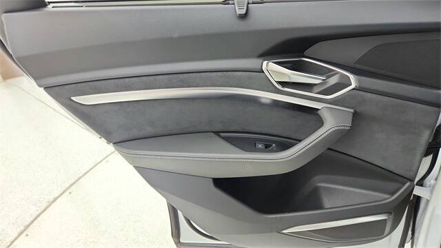 2023 Audi e-tron S Sportback quattro Prestige