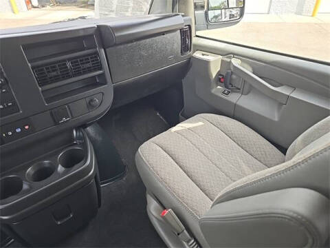 2025 Chevrolet Express LS 3500