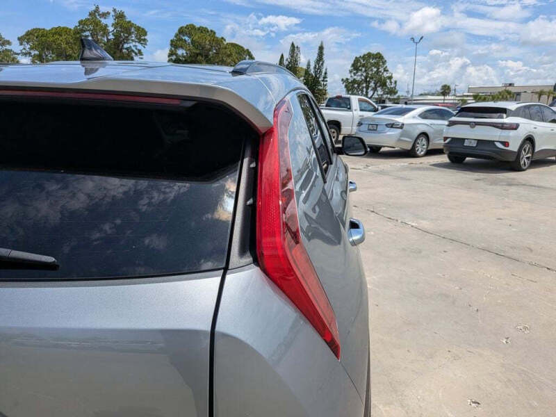 2024 Kia Niro SX