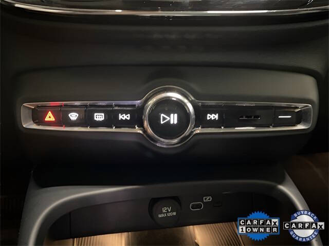 2025 Volvo XC40 B5 Plus Bright Theme