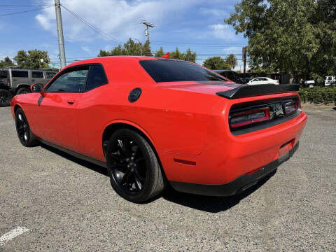 2017 Dodge Challenger SXT Plus