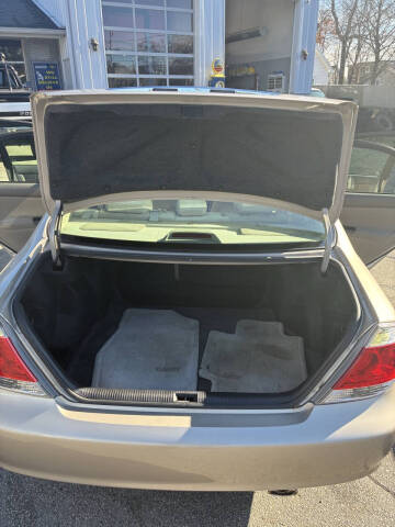 2005 Toyota Camry LE