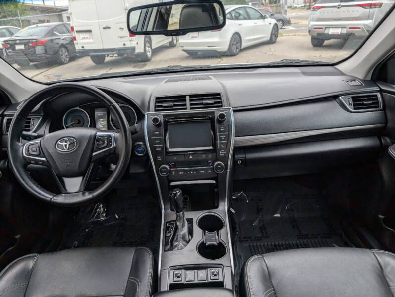 2017 Toyota Camry Hybrid XLE
