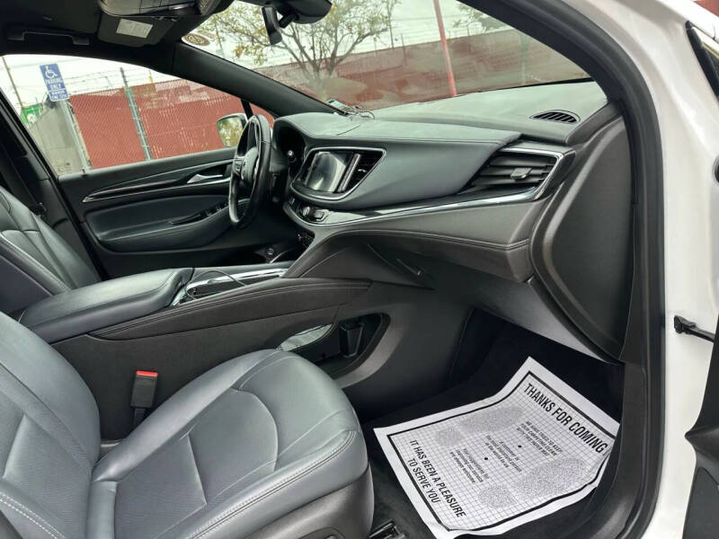 2022 Buick Enclave Essence