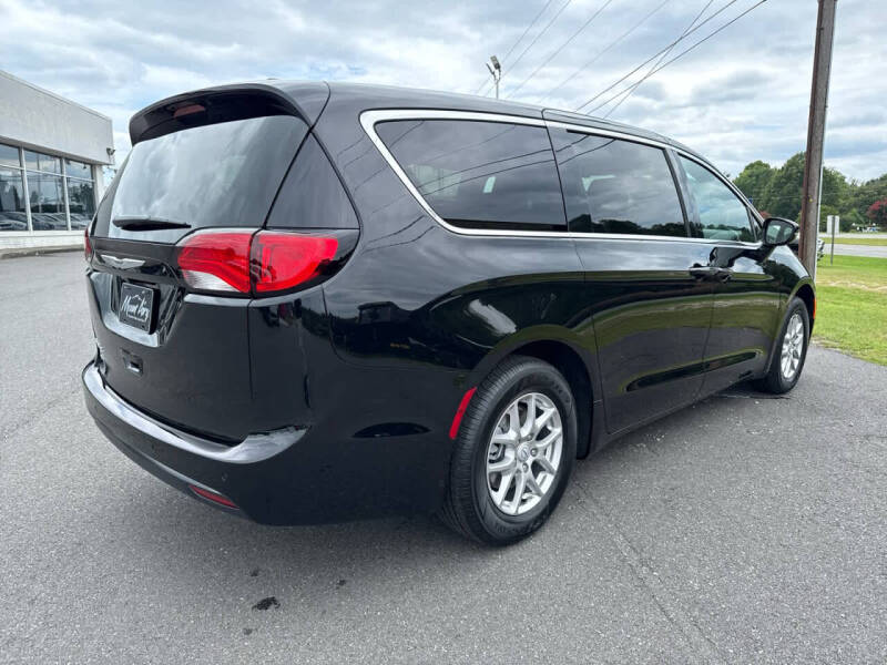 2026 Chrysler Voyager LX