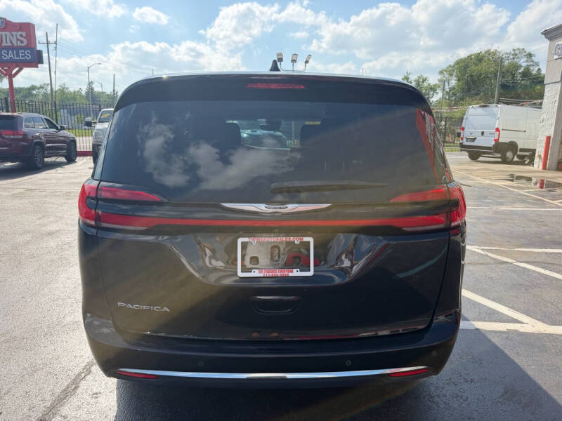 2023 Chrysler Pacifica Touring L