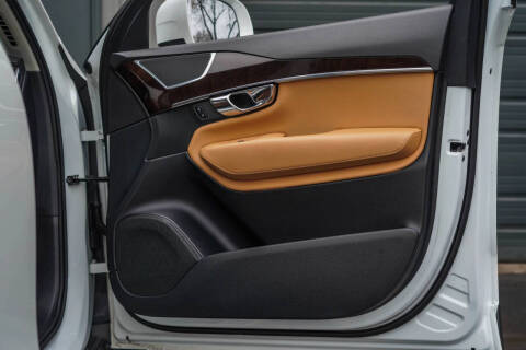 2016 Volvo XC90 T6 Momentum