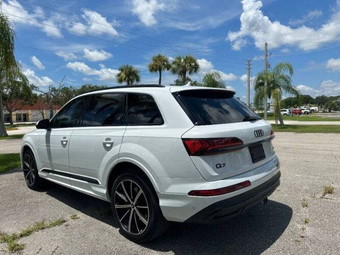 2023 Audi Q7 Premium Plus