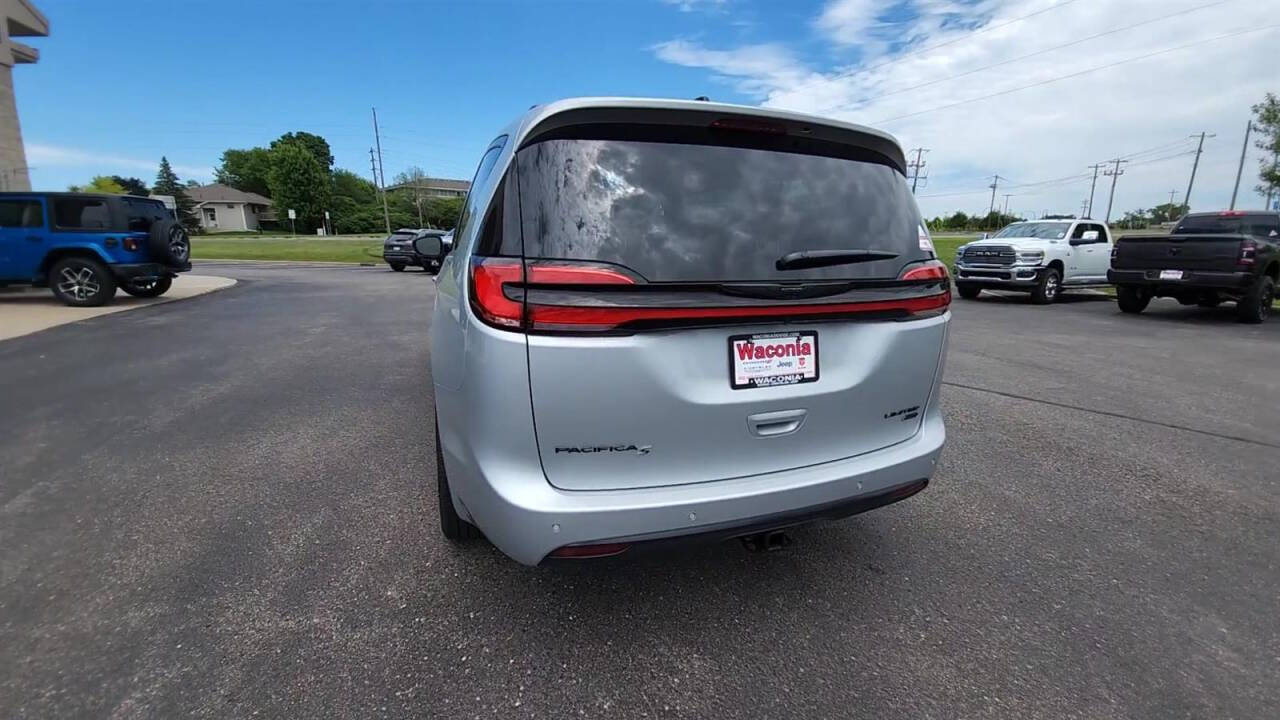 2024 Chrysler Pacifica for sale at Victoria Auto Sales in Victoria, MN